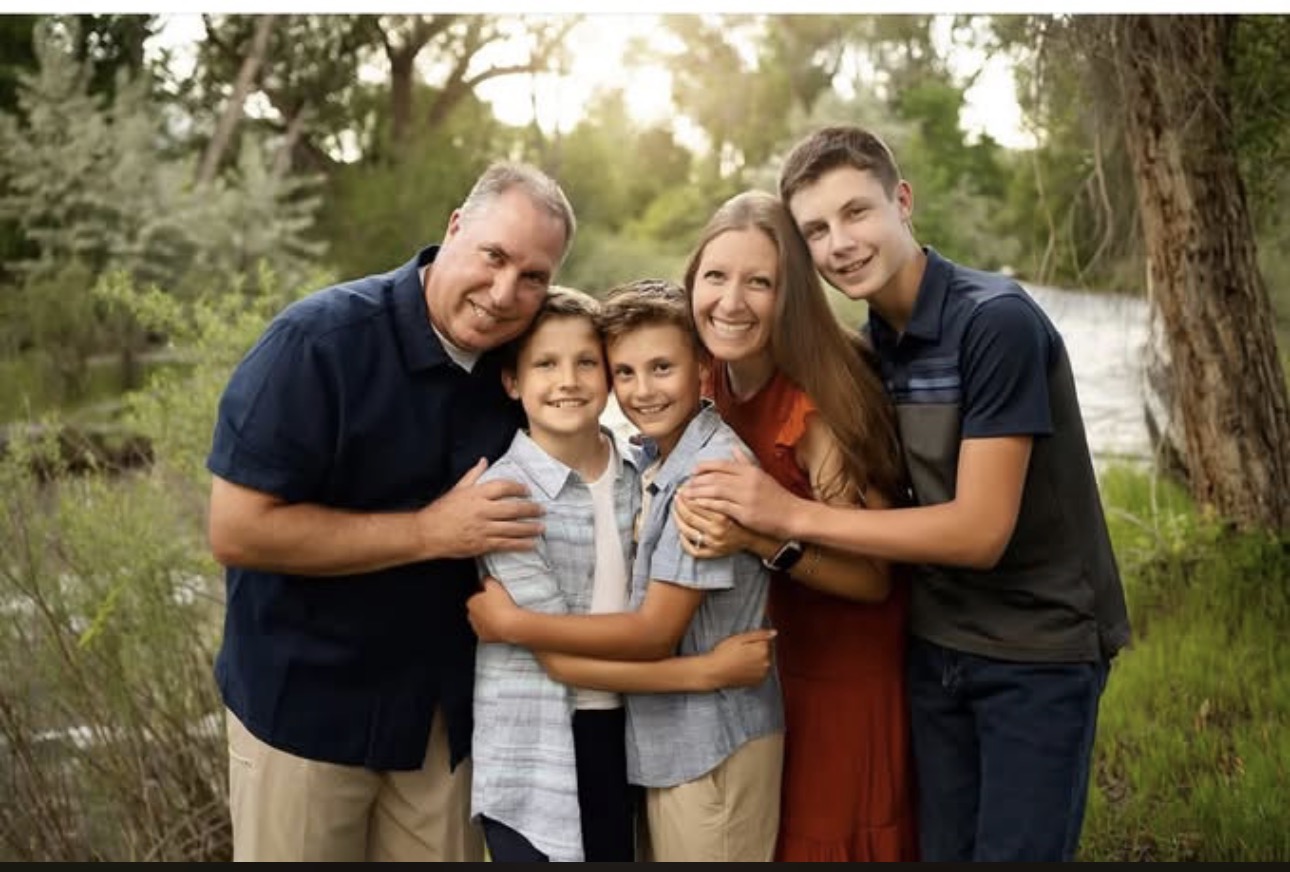 🕊️💔 IN LOVING MEMORY OF MARK HENDRICKSON, 46, ALAN HENDRICKSON, 15, AND CASE HENDRICKSON, 13 — THREE LIVES LOST IN A TRAGIC AIRCRAFT CRASH 💔🕊️